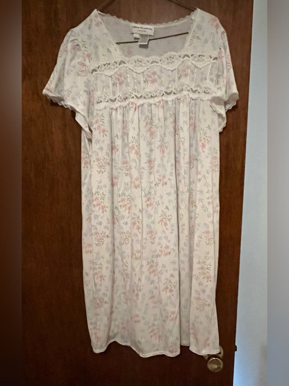 Miss Elaine women’s XL summer floral print nightgown. Polyester and cotton.